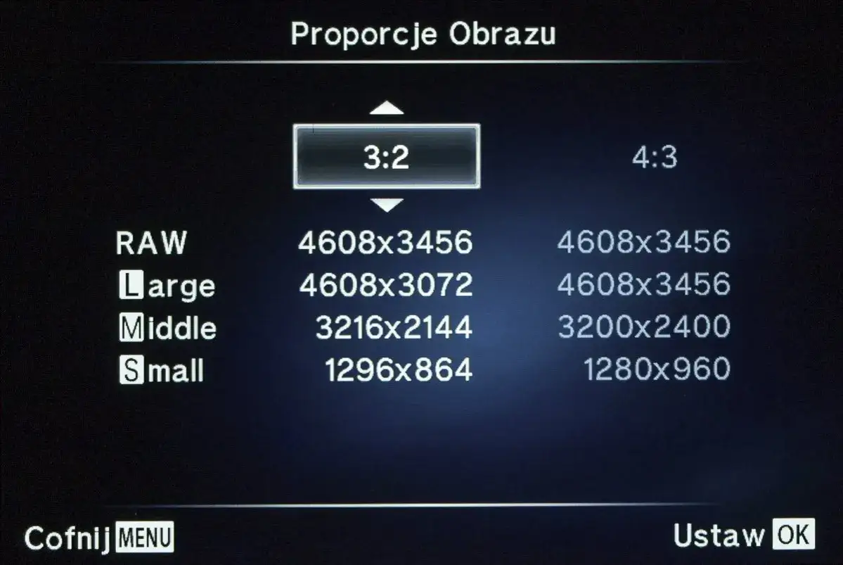 Menu aparatu pokazuje proporcje zdjęć: 3:2 i 4:3, z opcjami rozmiaru RAW, Large, Middle, Small.