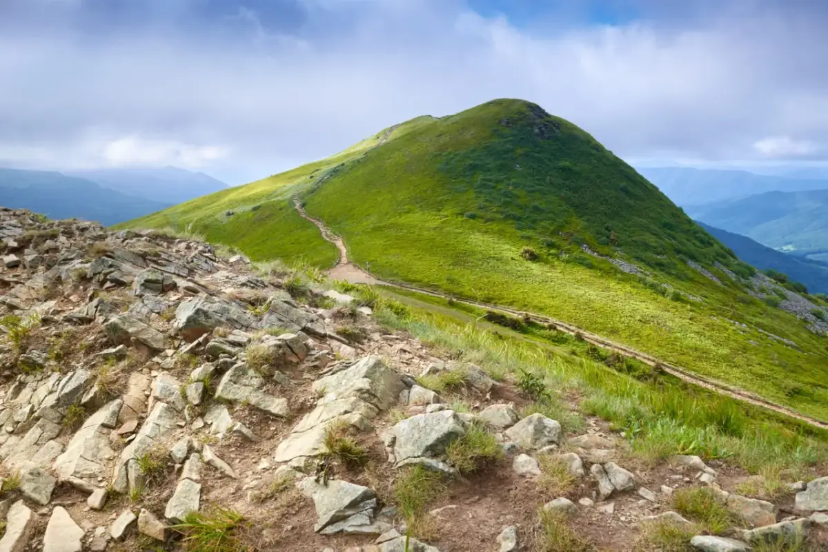 Bieszczady: Najpiękniejsze miejsca i trasy. Odkryj ich magię!