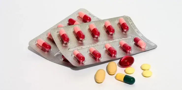 Leki na cholesterol: rano czy wieczorem? Sprawdź najlepszą porę!