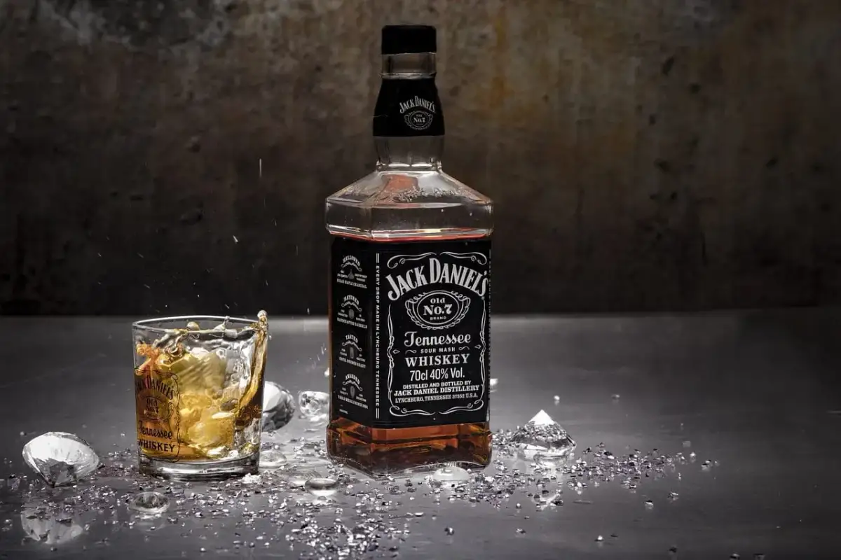 Koktajle z whisky: Przepisy, techniki i wybór idealnej butelki