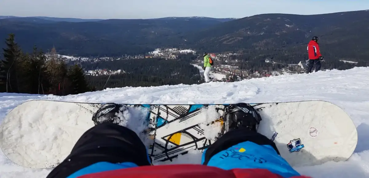 Ile kosztuje snowboard? Przewodnik po cenach nowego i używanego sprzętu