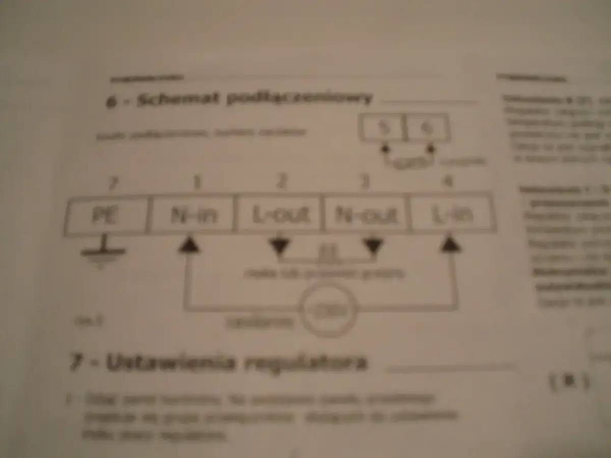 Schemat podłączeniowy sterownika Thermoval. Instrukcja pokazuje połączenia PE, N-in, L-out, N-out, L-in.
