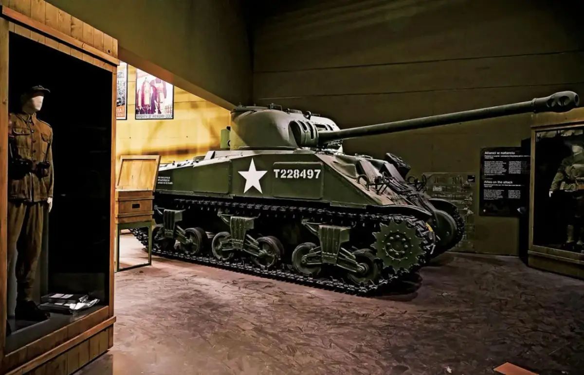 Czołg Sherman w Muzeum II Wojny Światowej w Gdańsku. Warto zobaczyć, jak wyglądał sprzęt aliantów.