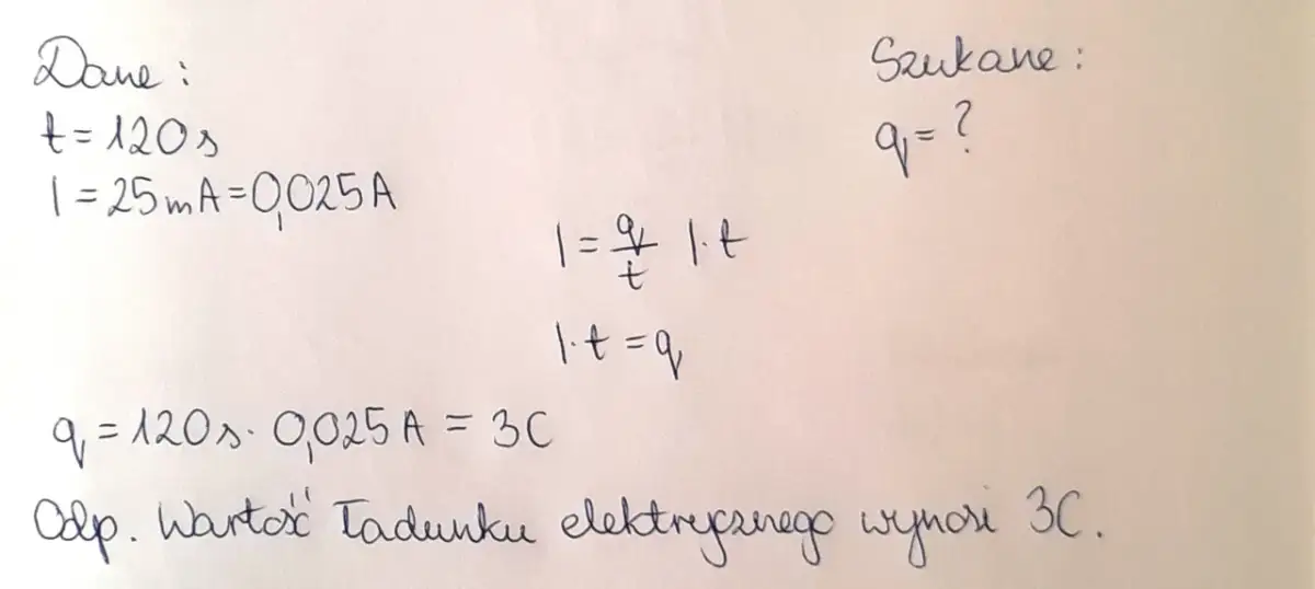Obliczenia fizyczne: czas 120s, natężenie prądu 0,025A. Wartość ładunku elektrycznego wynosi 3C.