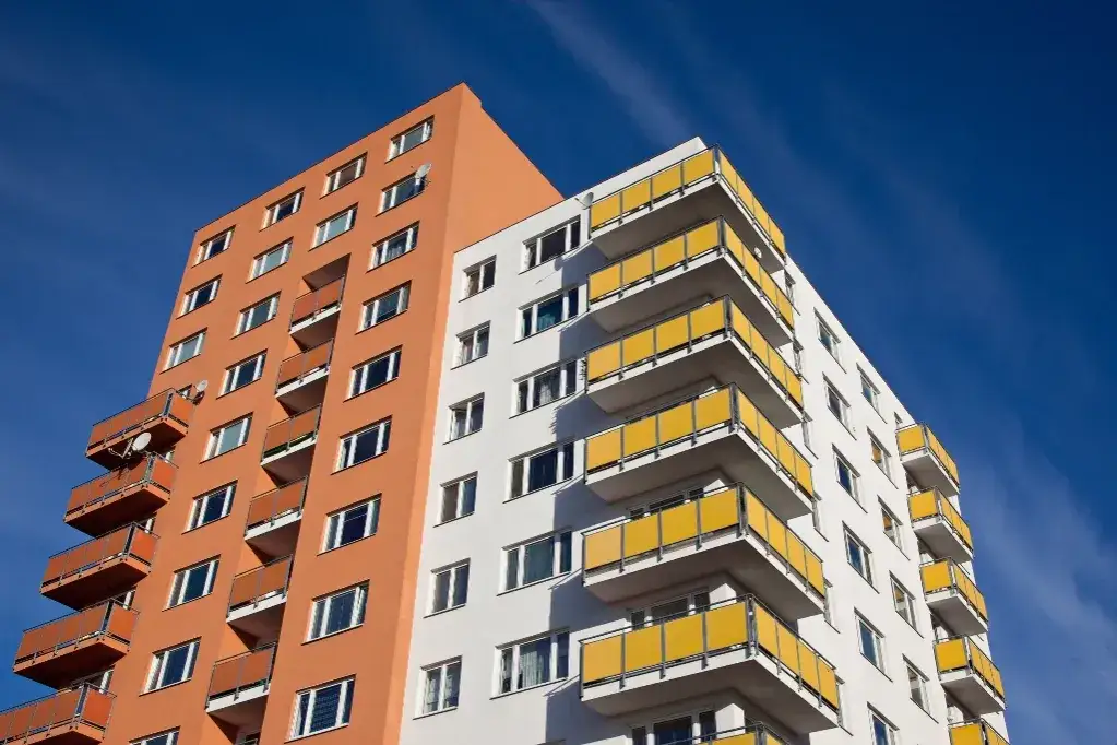 Głośny remont w bloku do której godziny? Poznaj zasady i ograniczenia