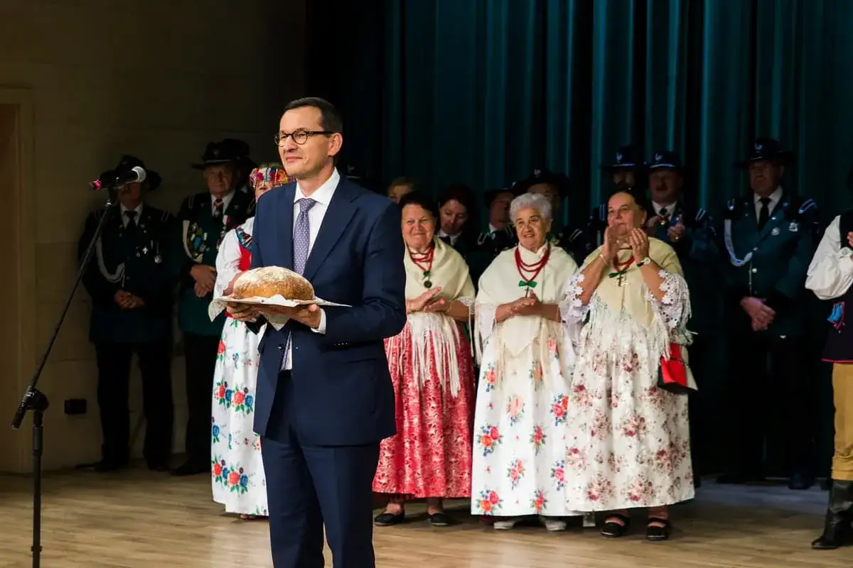 Kto zyskał na rządach PiS - Seniorzy, rodziny czy sama partia?