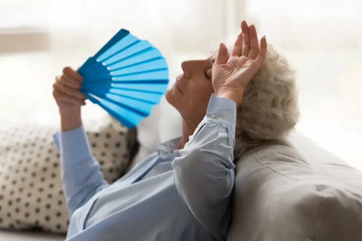 Uderzenia gorąca w menopauzie: Jak odzyskać spokój i komfort?