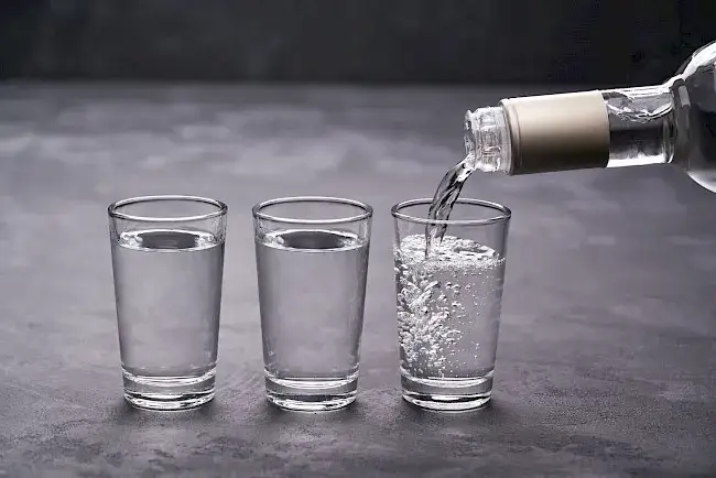 Ile węglowodanów ma wódka? Zaskakujące fakty o jej kaloriach
