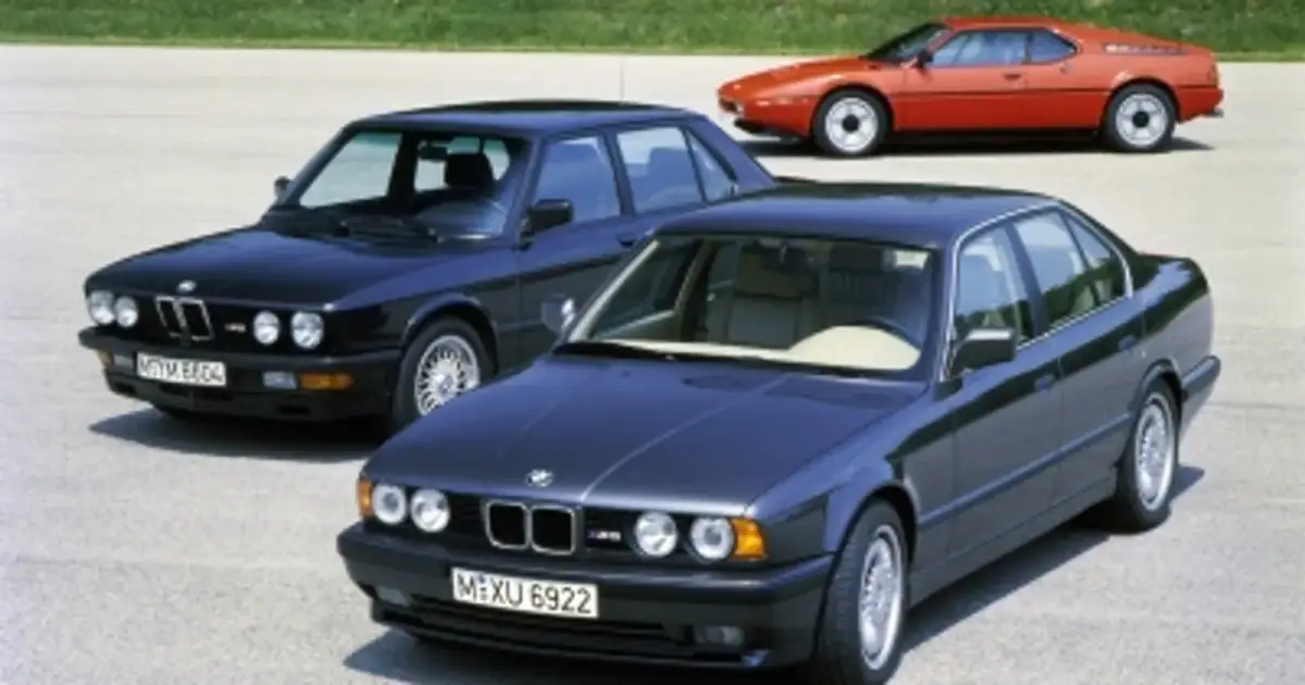 BMW E34 M5 – legendarna ikona sportowych sedanów i jej osiągi.