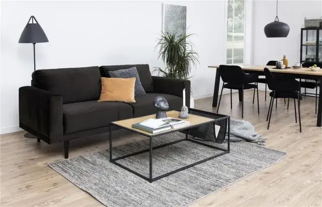 Jak rozjaśnić salon z ciemnymi meblami? Triki na jasne wnętrze!