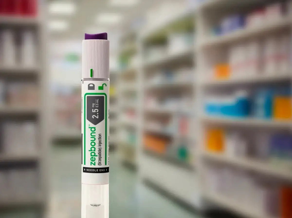 Zepbound, wstrzykiwacz z dawką 2,5 mg/0,5 ml, gotowy do użycia w aptece.