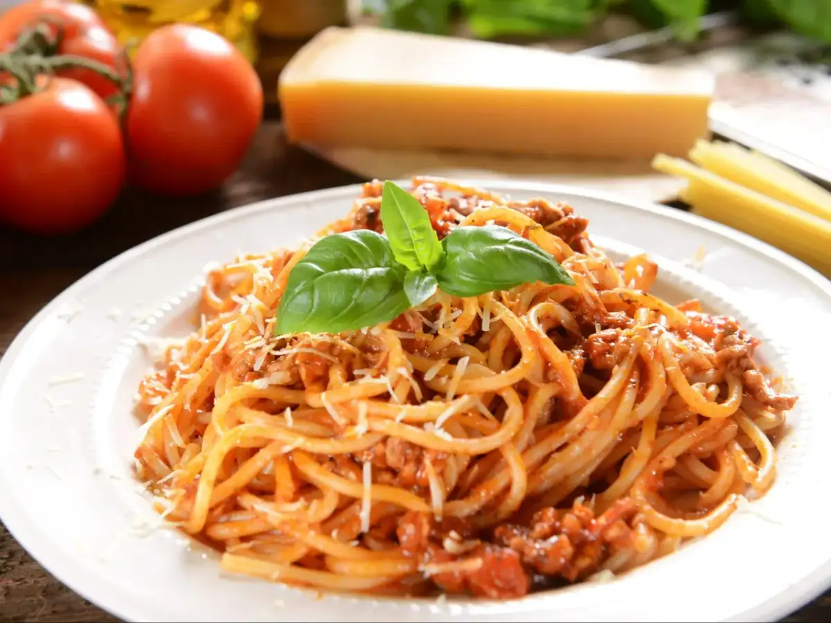 Sos do spaghetti w proszku: Jak go podrasować i czy jest zdrowy?