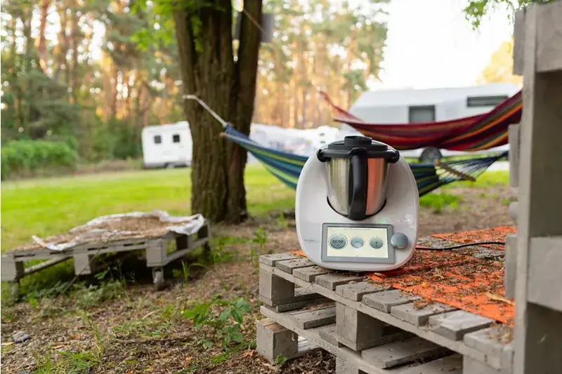 Przewóz Thermomixa: uniknij uszkodzeń! Samolot czy auto?