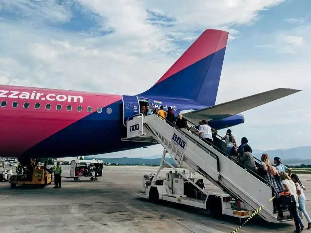 Jaki bagaż podręczny można zabrać do samolotu Wizz Air, aby uniknąć opłat?