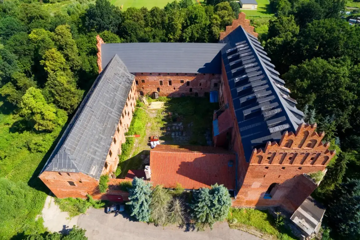Zamek w Barcianach: tajemnice krzyżackiej historii i architektury