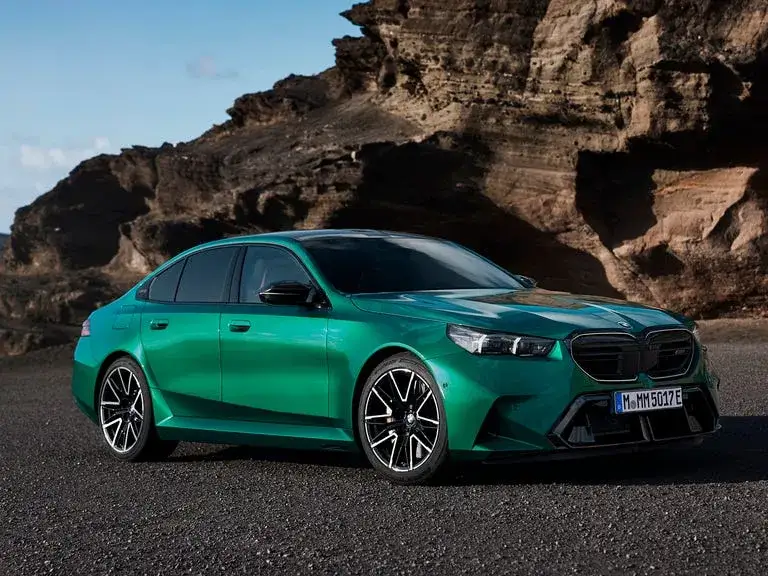 BMW M5 2025 – rewolucja w wydajności, technologii i luksusie sedana