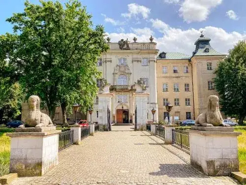 Zamek królewski w Rydzynie: historia, architektura i atrakcje turystyczne