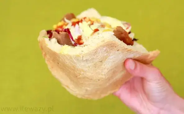 Kebab w bułce: Ile ma kalorii? Sprawdź składniki i wybierz mądrze