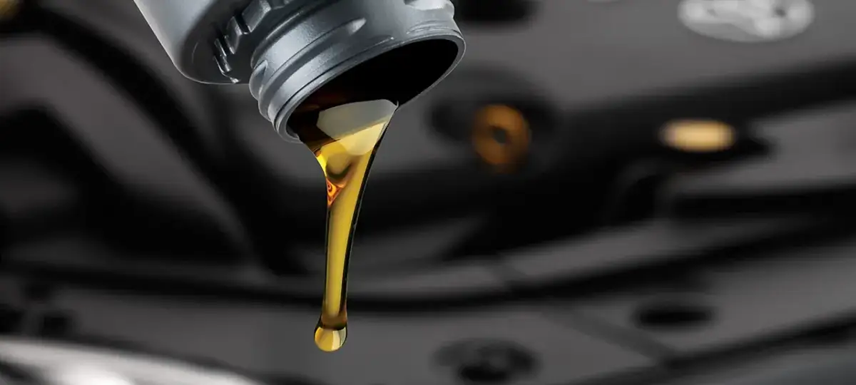 0W20 czy 5W30 Toyota - który olej zapewni lepszą ochronę silnika?