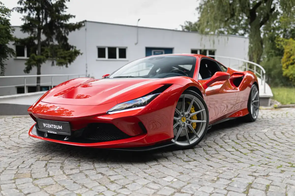 Prawdziwy koszt Ferrari: Czy stać Cię na marzenie?