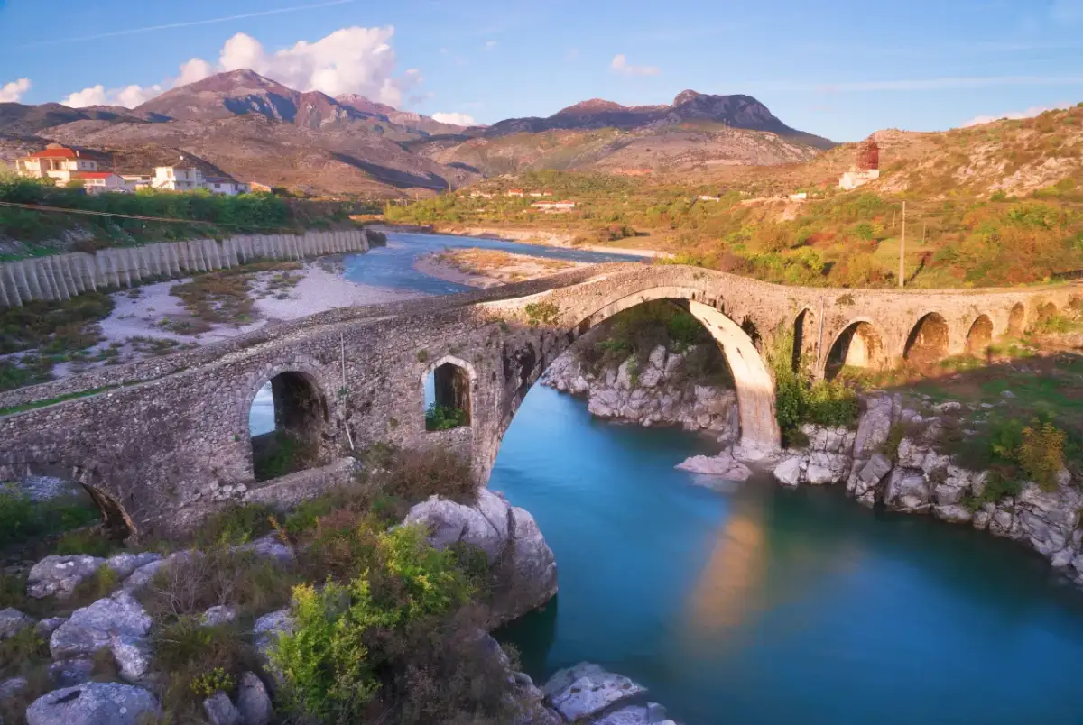 Albania: Więcej niż tania alternatywa? Plaże, góry, UNESCO!