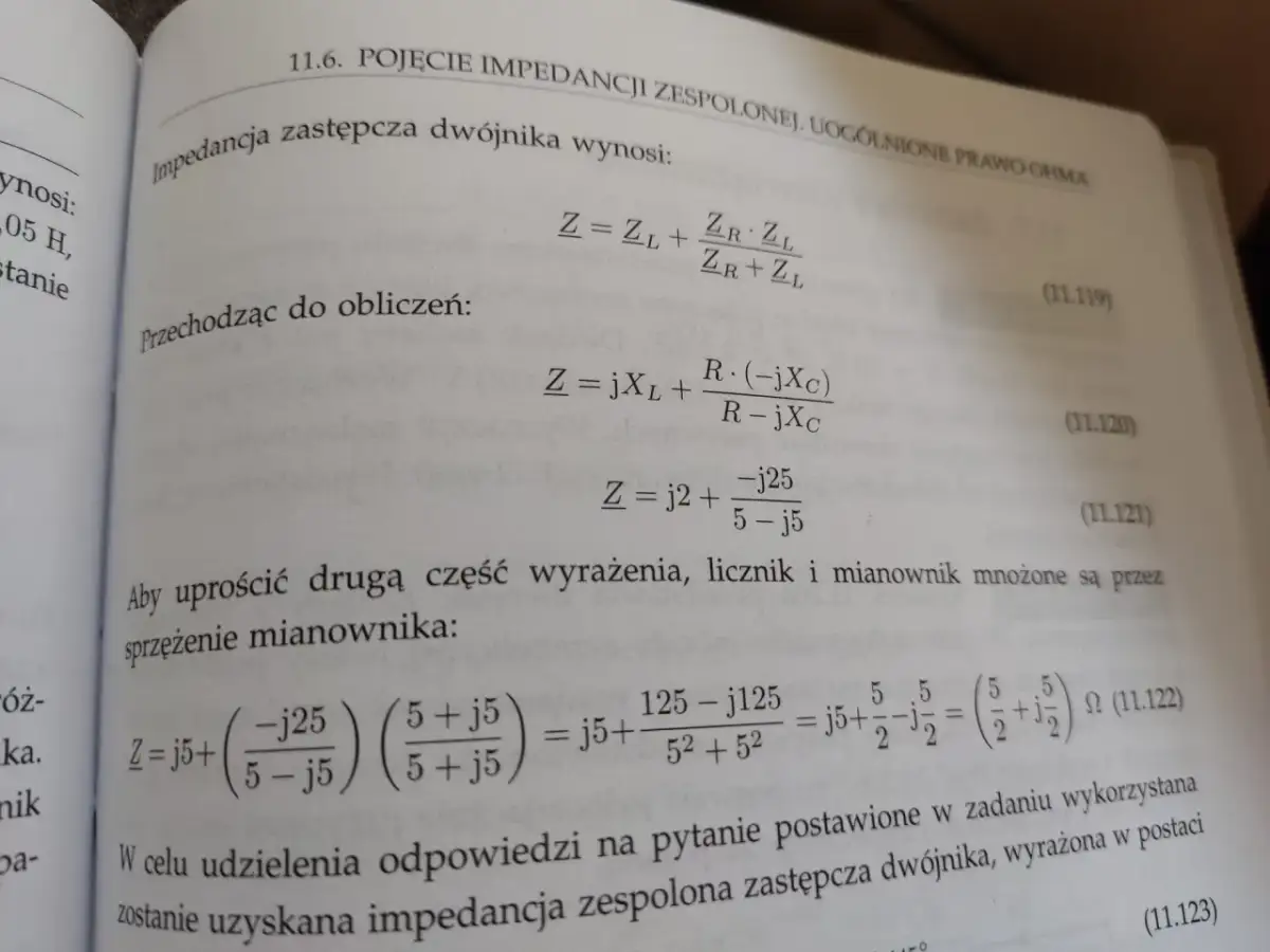 Obliczenia pokazują, jak wyznaczyć impedancję zastępczą dwójnika, stosując prawo Ohma.