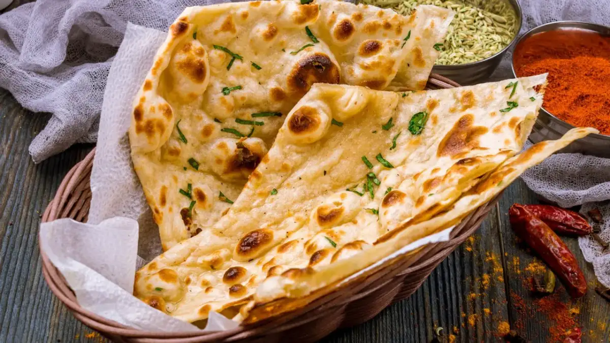 Chlebek naan jak z restauracji? Zrób go w domu! Przepis krok po kroku