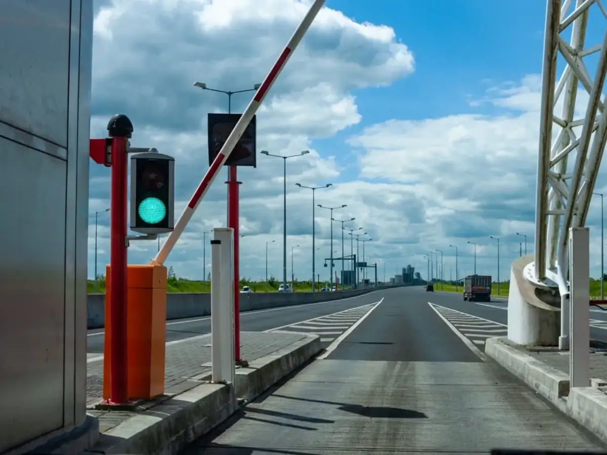 Ile kosztuje przejazd autostradą? Sprawdź, by uniknąć wysokich opłat