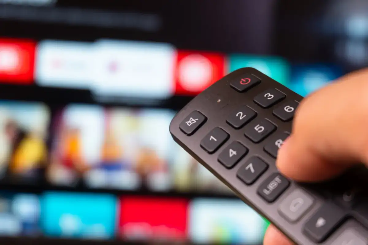IPTV - co to i jak działa? Legalność i zalety telewizji online