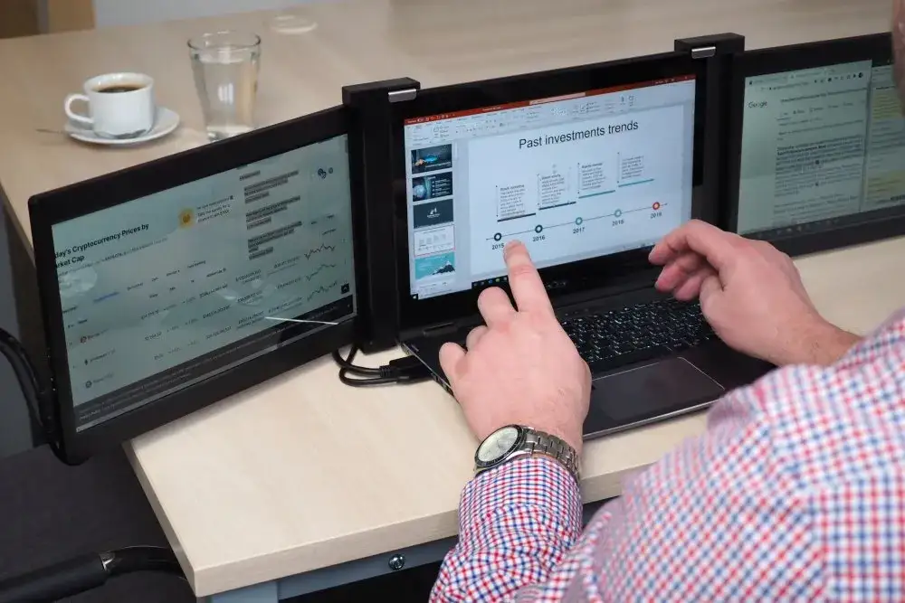 Jak podłączyć 3 monitory do laptopa i uniknąć problemów z konfiguracją