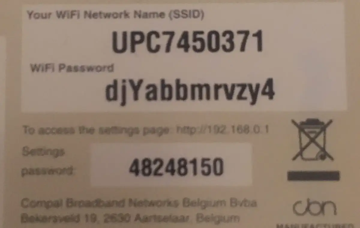 Nazwa sieci WiFi (SSID) to UPC7450371. Hasło do sieci to djYabbmrvzy4.