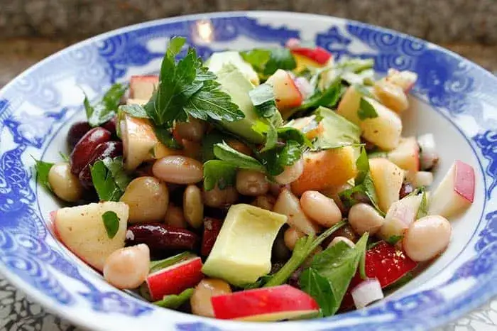 Ensalada de alubias blancas: tu receta fácil, fresca y nutritiva