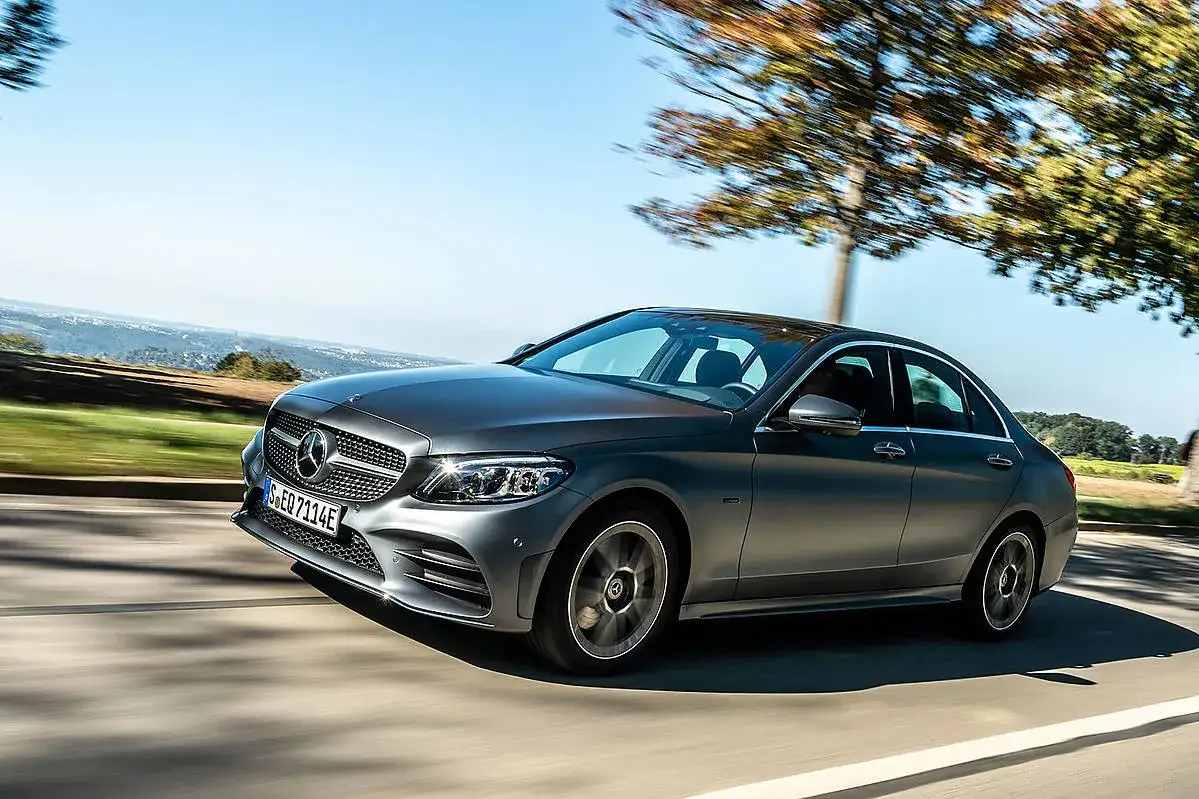 Mercedes C klasa oto moto – szczegółowe informacje i najnowsze oferty sprzedaży