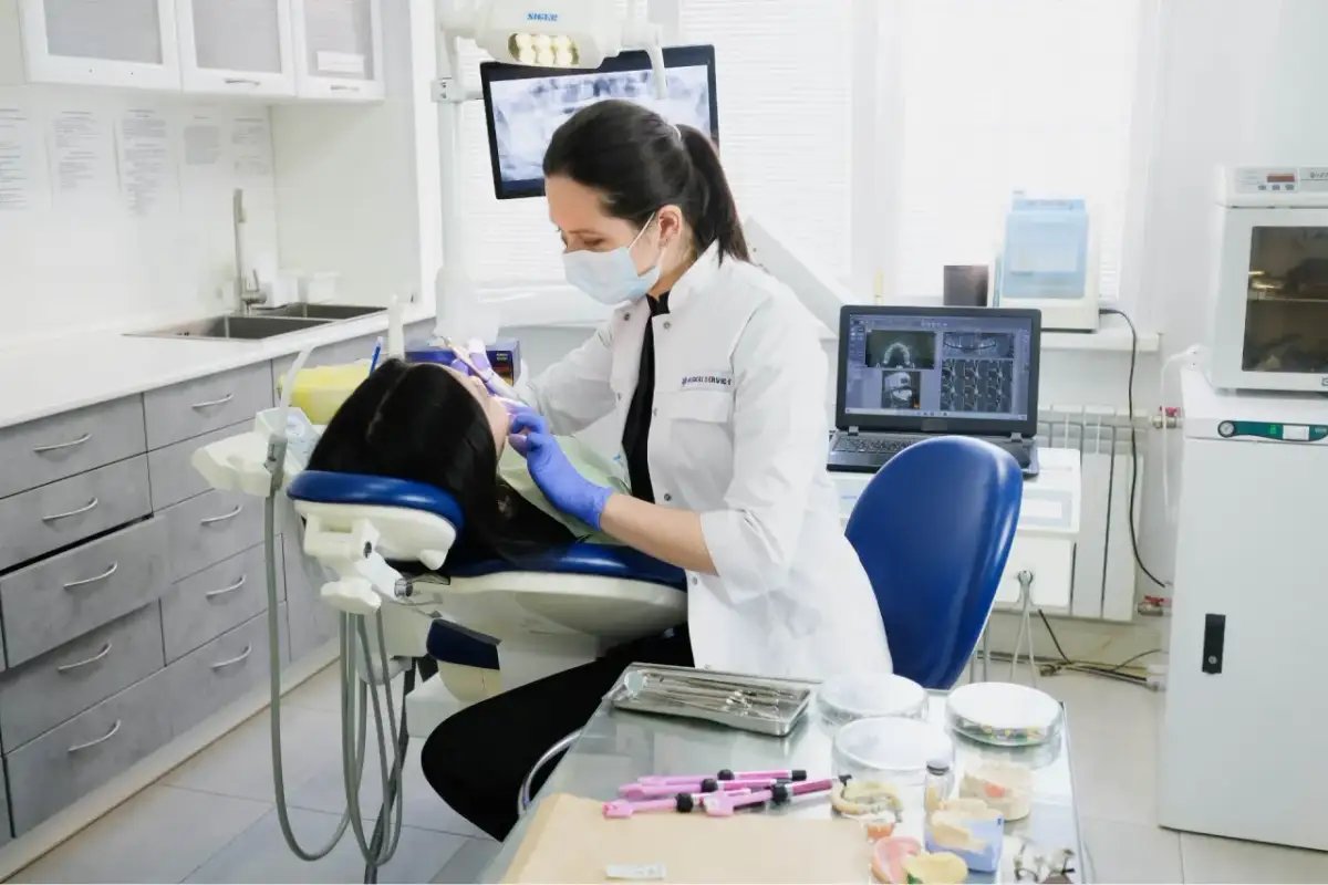 Jak często chodzić do dentysty, by uniknąć problemów z zębami? Praktyczne porady