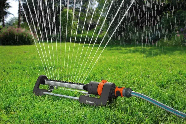 Jak ustawić zraszacz Gardena? Poradnik krok po kroku