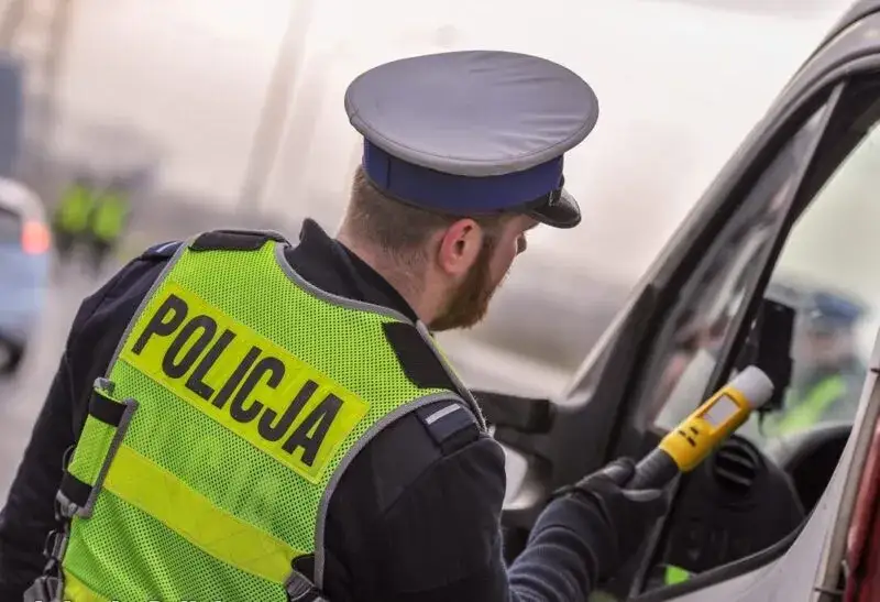Czy policja może badać alkomatem w domu? Sprawdź swoje prawa