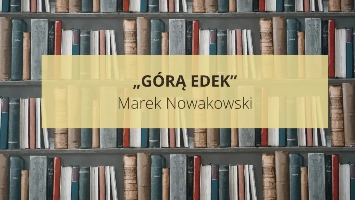 Streszczenie „Górą Edek” Marka Nowakowskiego. Książki na półkach tworzą tło dla tytułu.