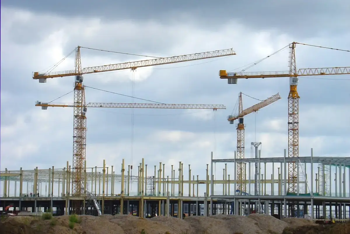 Ile muszą odstać fundamenty, aby uniknąć problemów z budową?