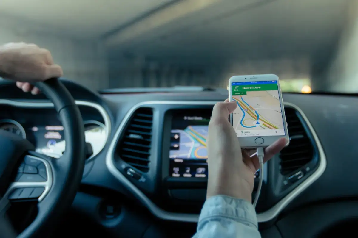 Jak oszukać GPS w samochodzie i uniknąć niechcianego śledzenia