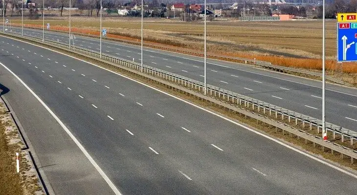 Ile kosztuje 1 km asfaltu? Sprawdź, co wpływa na cenę budowy