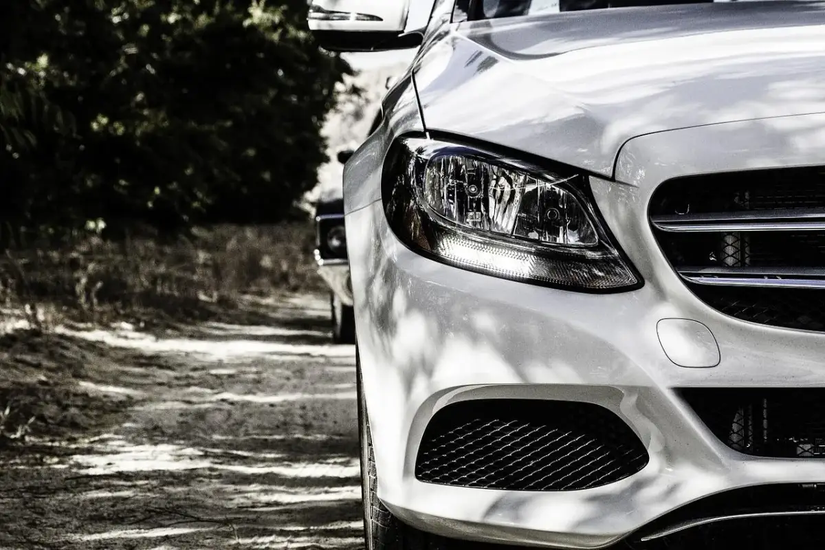 Mercedes-Benz Klasy C: luksus, osiągi i nowoczesne technologie