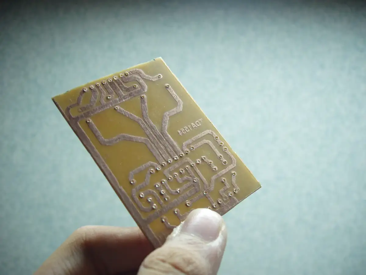 Jak łatwo stworzyć płytkę PCB DIY i uniknąć typowych błędów