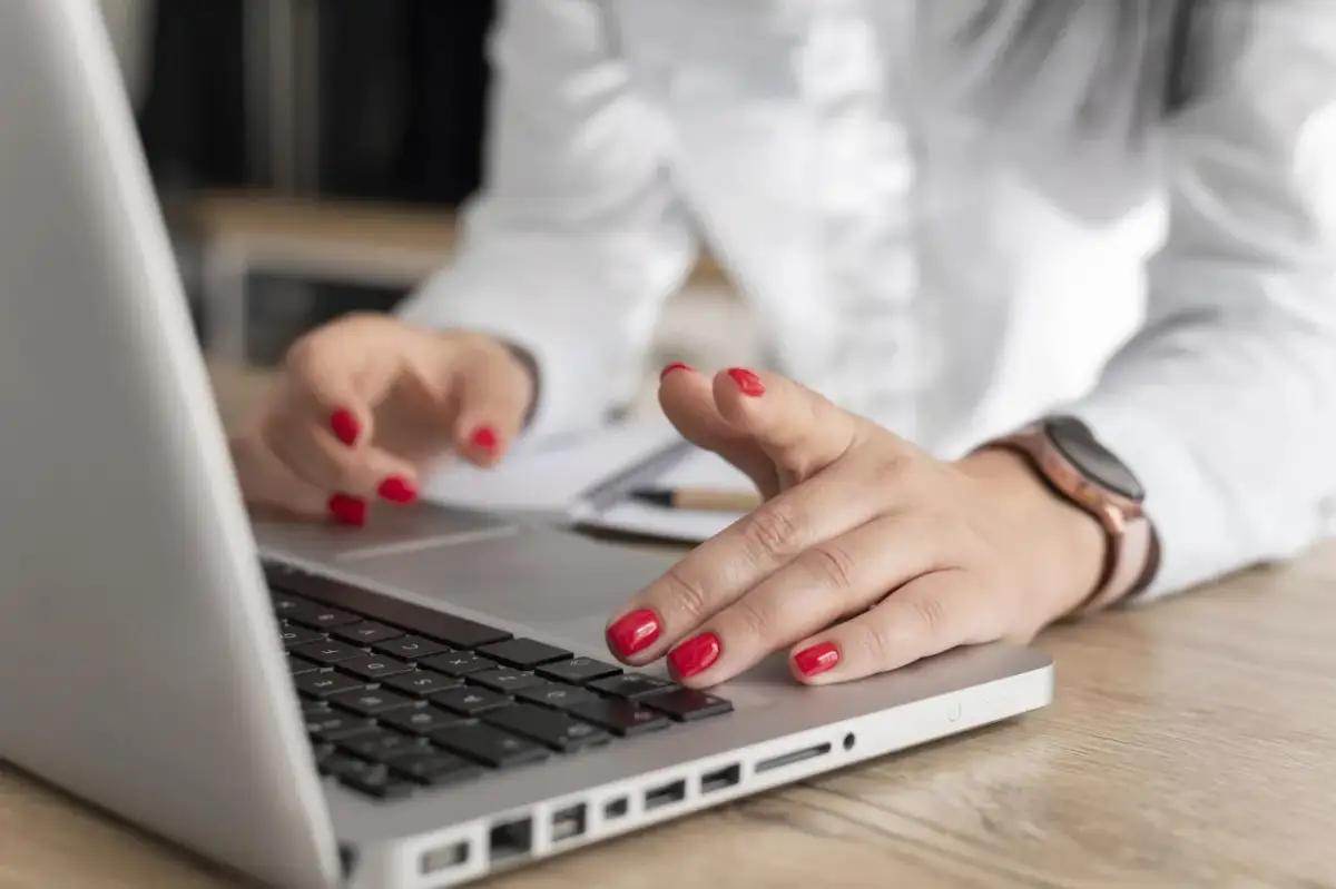 Platformy online i prawo: co użytkownicy w Polsce powinni wiedzieć
