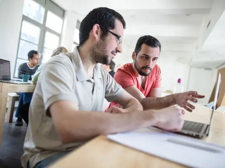 Praca w Niemczech po studiach: Jak uniknąć najczęstszych błędów?