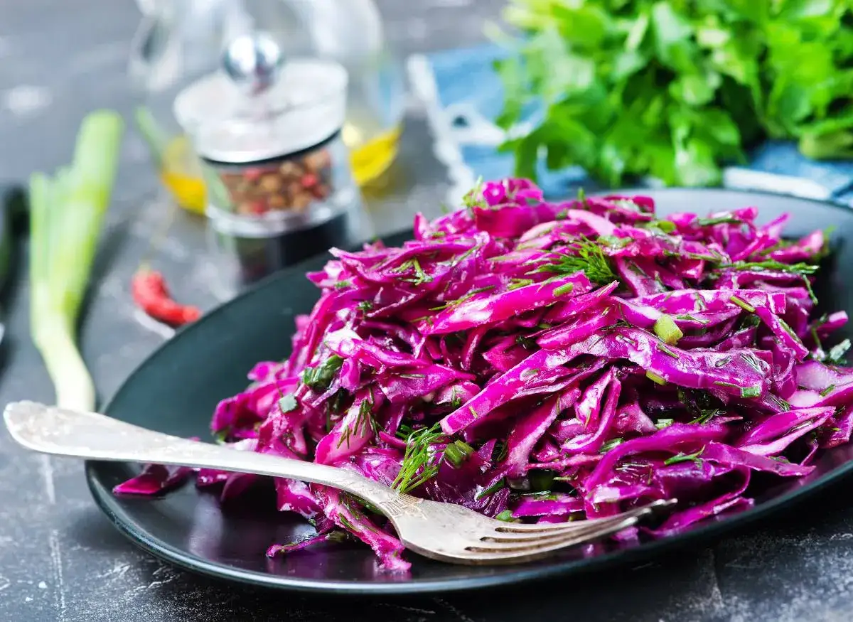 Salade de Chou Rouge : Recettes, Astuces & Bienfaits Faciles