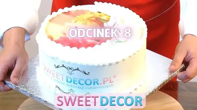 Kiedy położyć opłatek na tort? Idealny czas i triki!