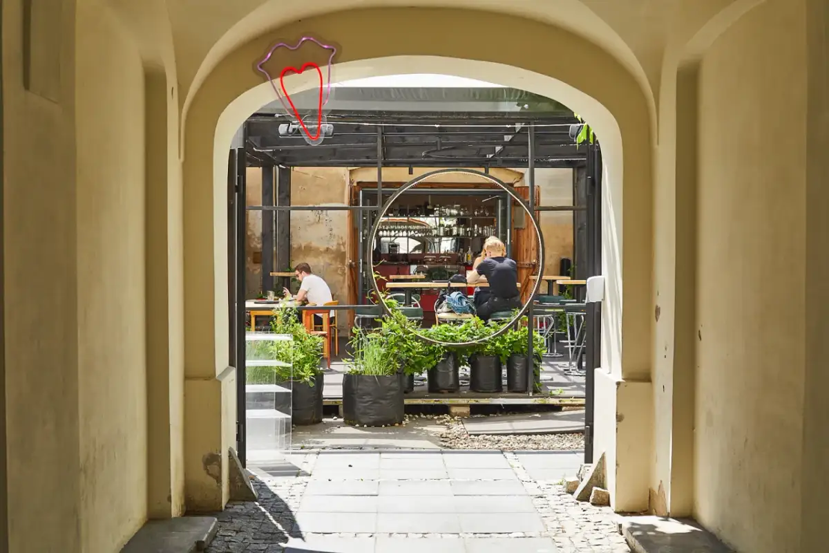 Co warto zjeść w Warszawie? Odkryj najlepsze restauracje i dania