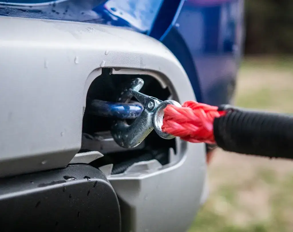 Czy można holować automat Mercedes? Ważne zasady i ryzyka