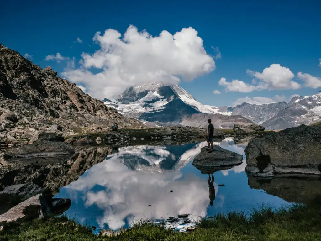 Czy w Szwajcarii jest bezpiecznie? Odkryj prawdziwe zagrożenia i porady