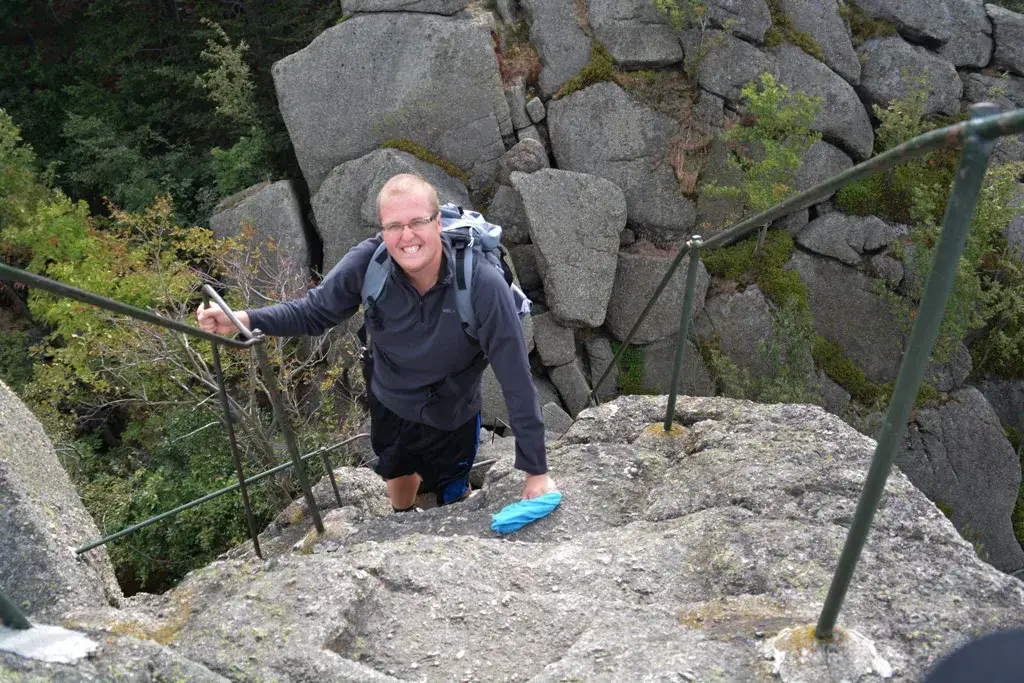 Góry Izerskie: Przewodnik po szlakach, atrakcjach i naleśnikach!